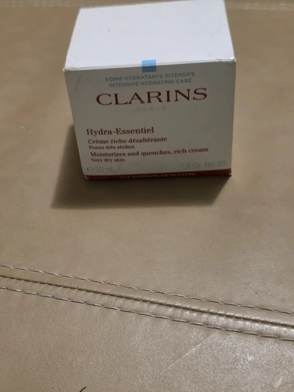Clarins Hydra-Essentiel Moisturizing Rich Cream - White/Red - Picture 2 of 5